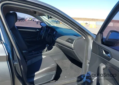 2019 Volkswagen Jetta 1.4T R-Line/1.4T S/1.4T Se z USA, uszkodzony, nr VIN 3VWC57BU2KM006323